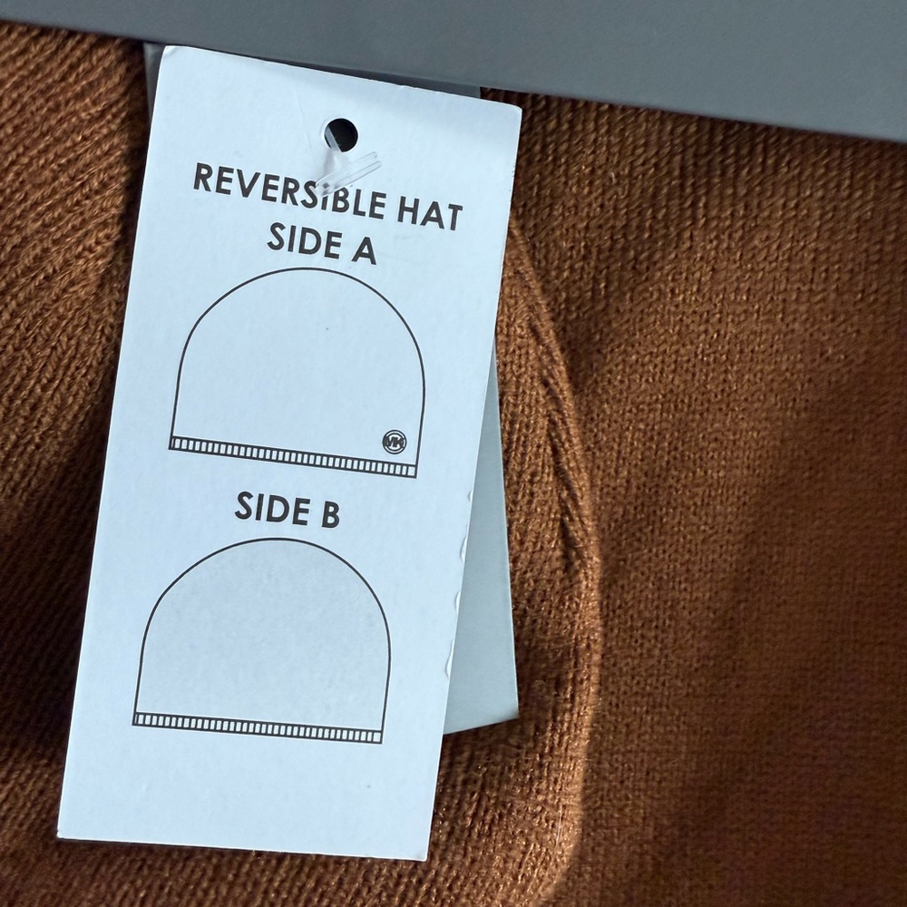 New In Box, With Tags, Women’s Reversible Michael Kors Hat & Scarf Set - Picture 4 of 4